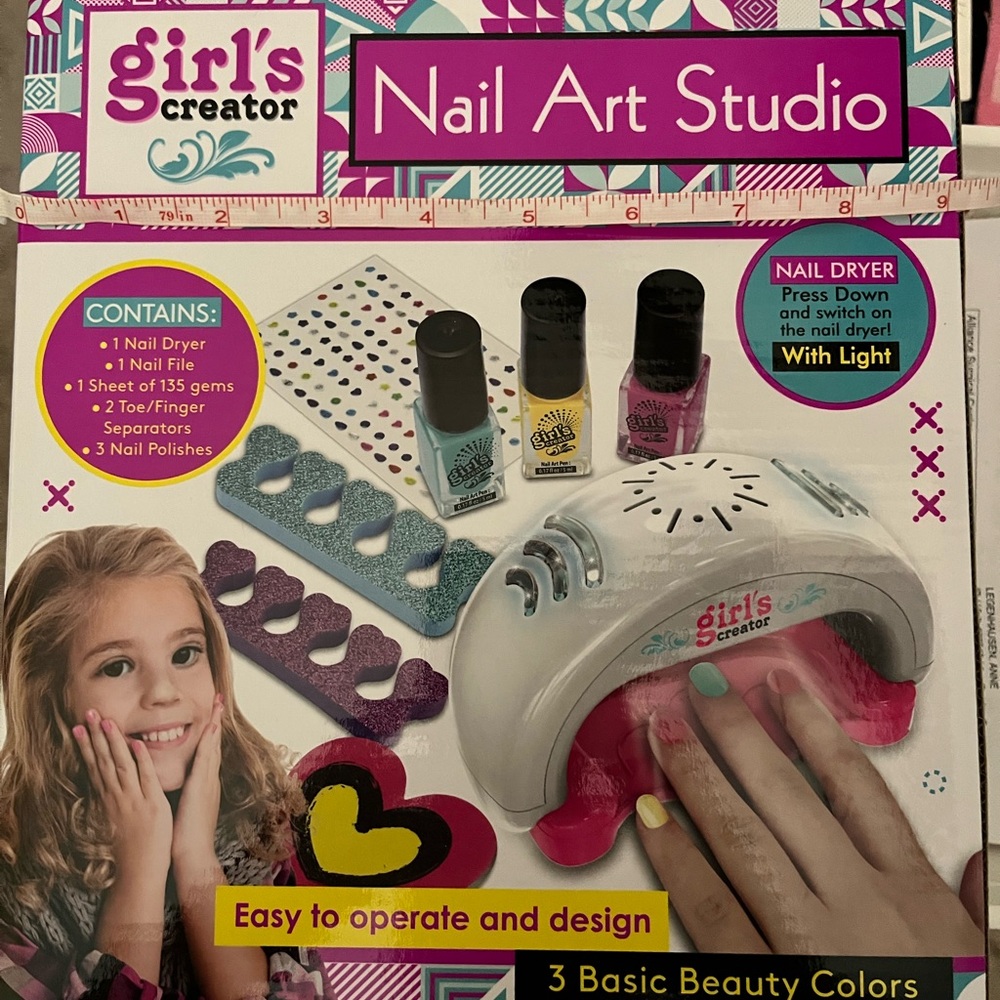 Nail Art Studio - Pink and White